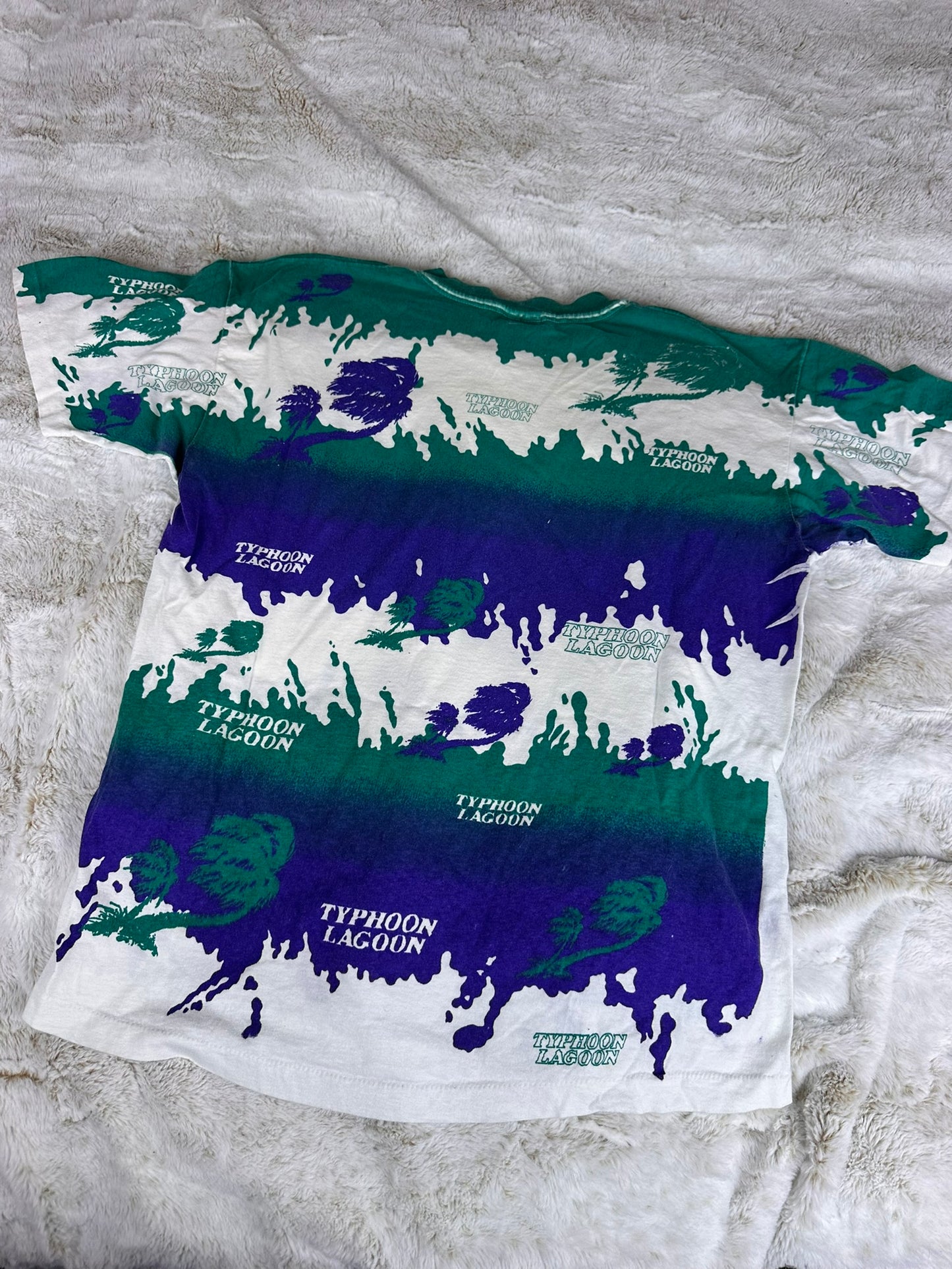 Vintage 90s Rare Walt Disney Designs Typhoon Lagoon Collectible Graphic Tee