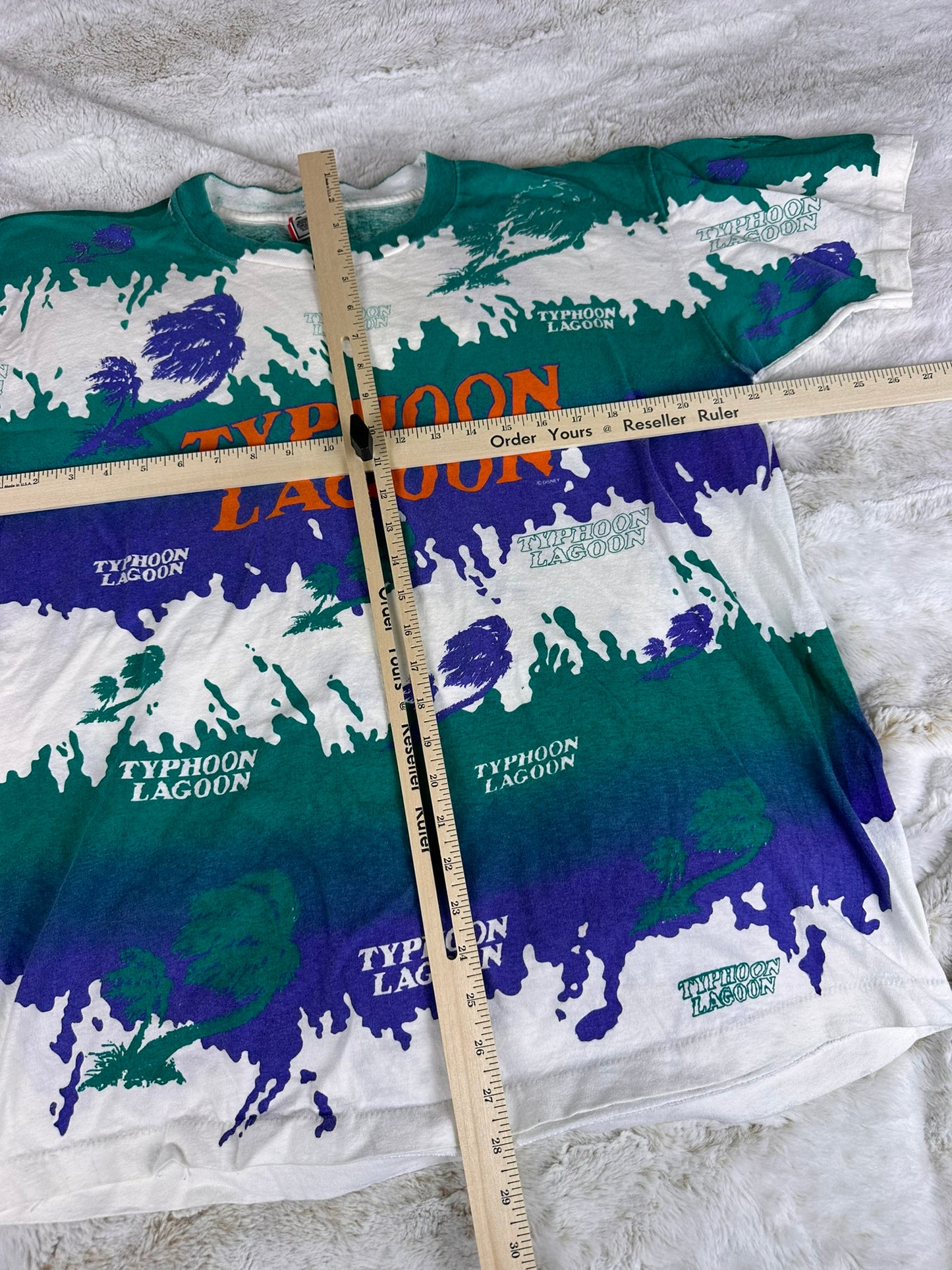 Vintage 90s Rare Walt Disney Designs Typhoon Lagoon Collectible Graphic Tee
