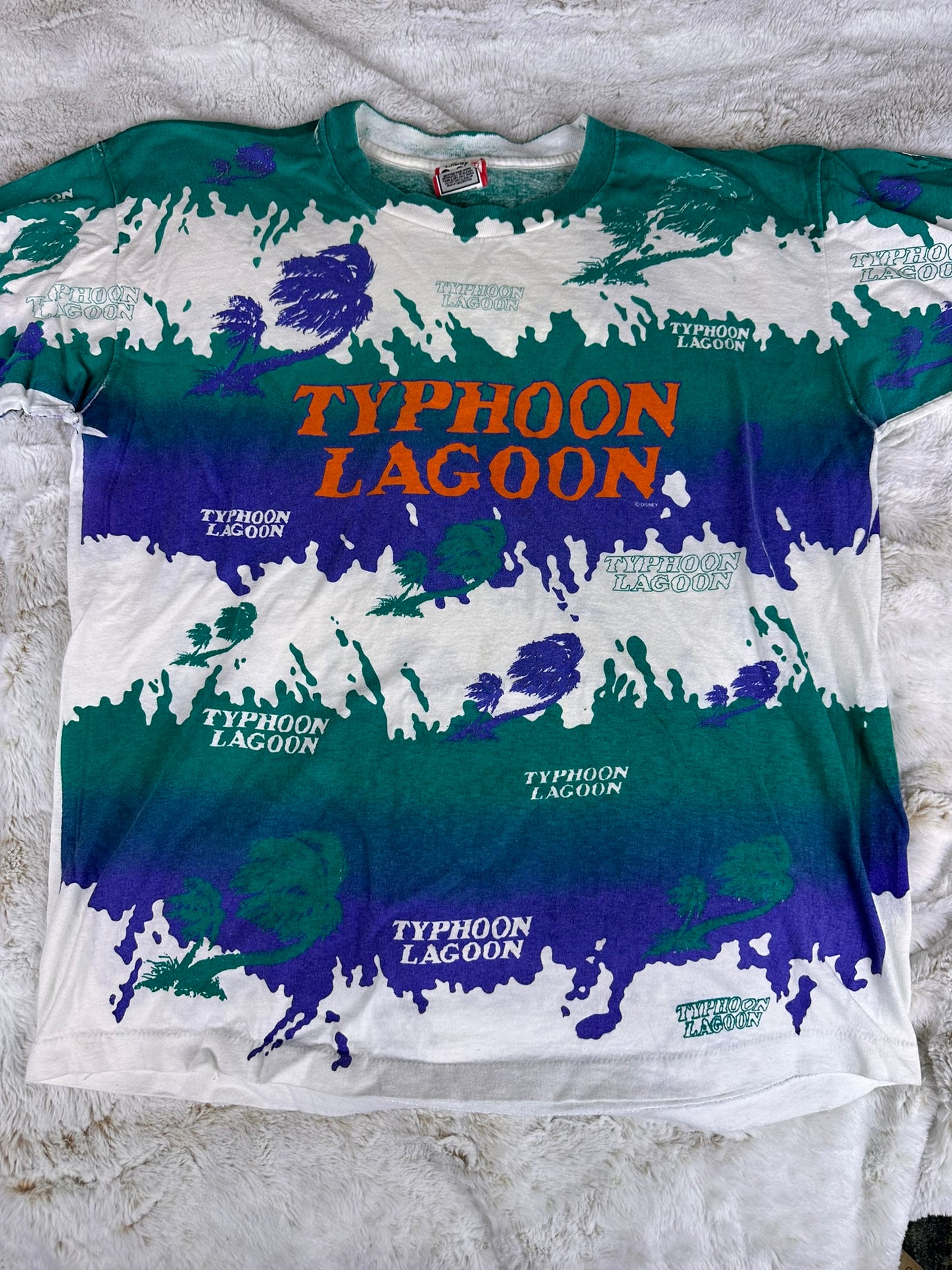 Vintage 90s Rare Walt Disney Designs Typhoon Lagoon Collectible Graphic Tee