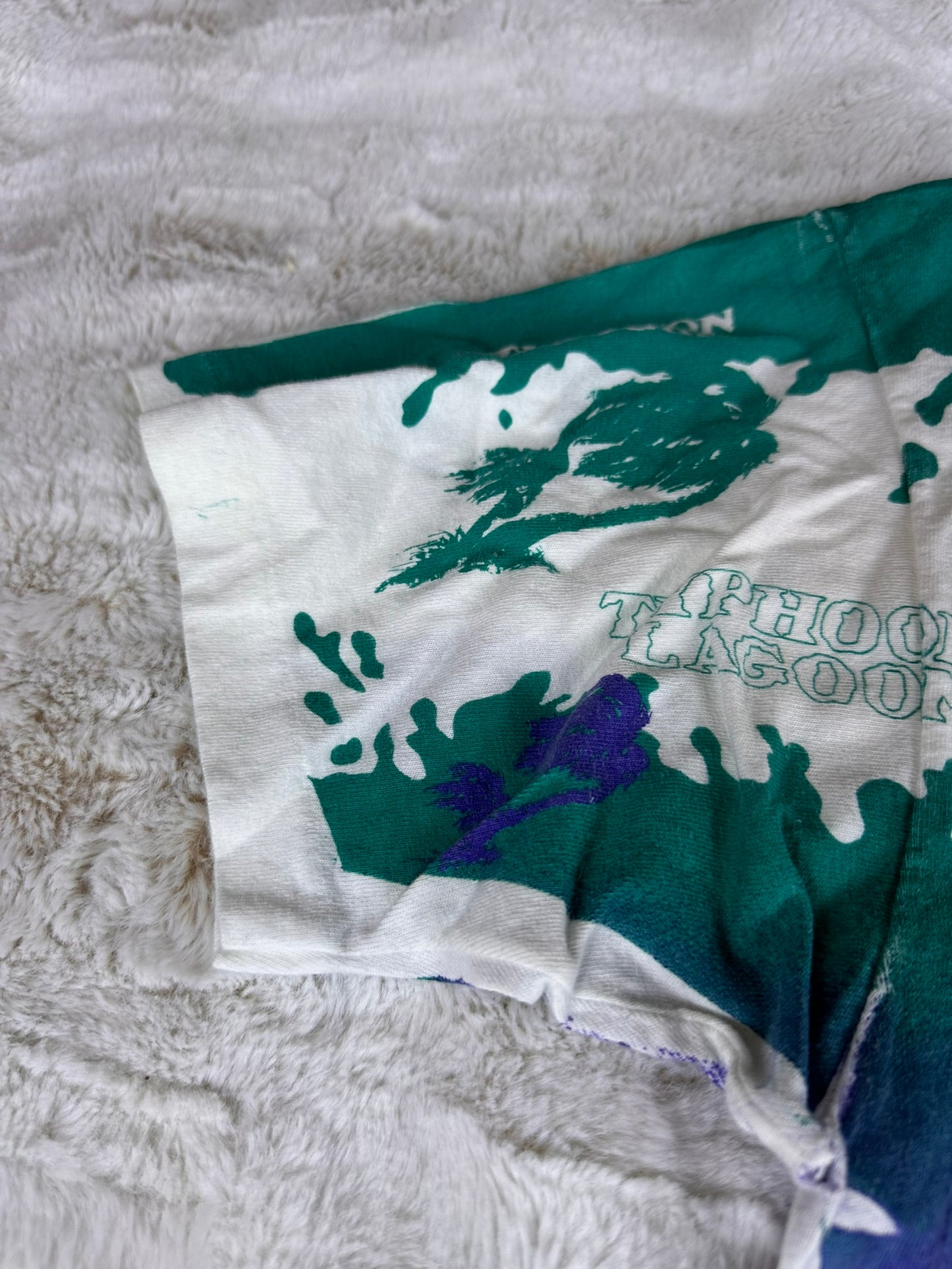 Vintage 90s Rare Walt Disney Designs Typhoon Lagoon Collectible Graphic Tee