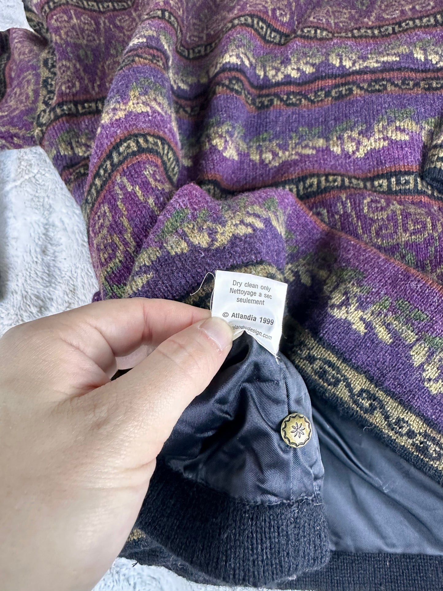 Vintage 1999 Icelandic Design 100% Wool Patterned Button Up Cardigan - XL