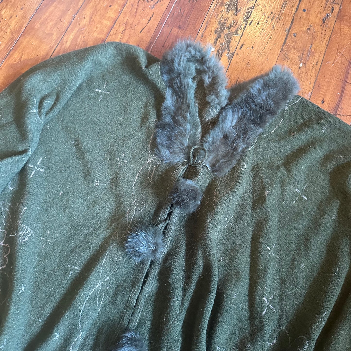 Green Fur Detailed Poncho with Forest Fairy Vibes - One Size