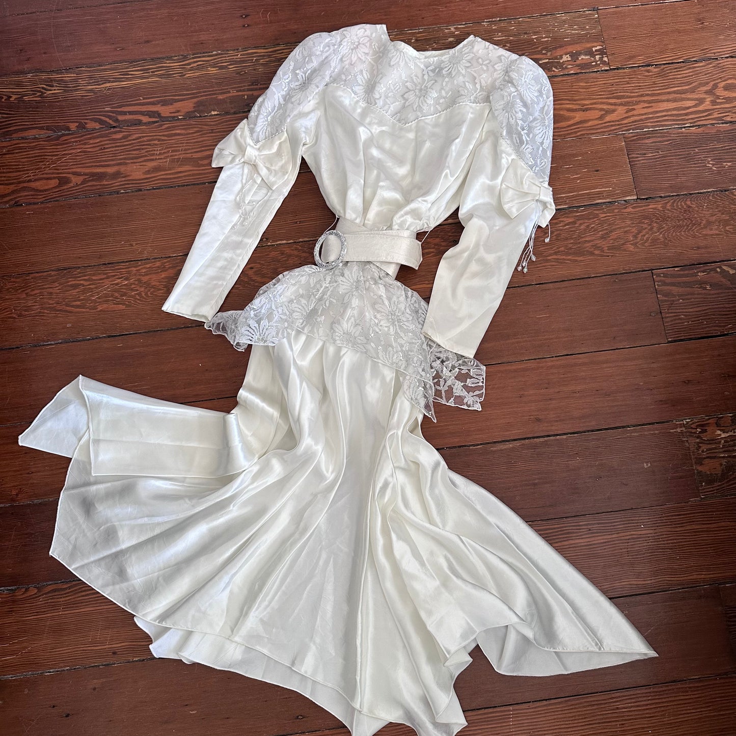 Vintage White Pear & Beaded Detailed Wedding Dress with Belt - Small