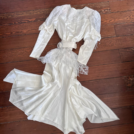Vintage White Pear & Beaded Detailed Wedding Dress with Belt - Small