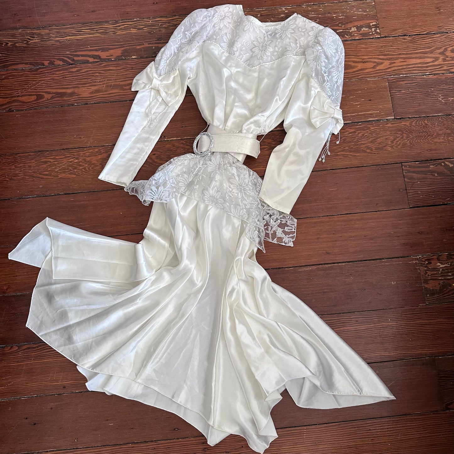 Vintage White Pear & Beaded Detailed Wedding Dress with Belt - Small
