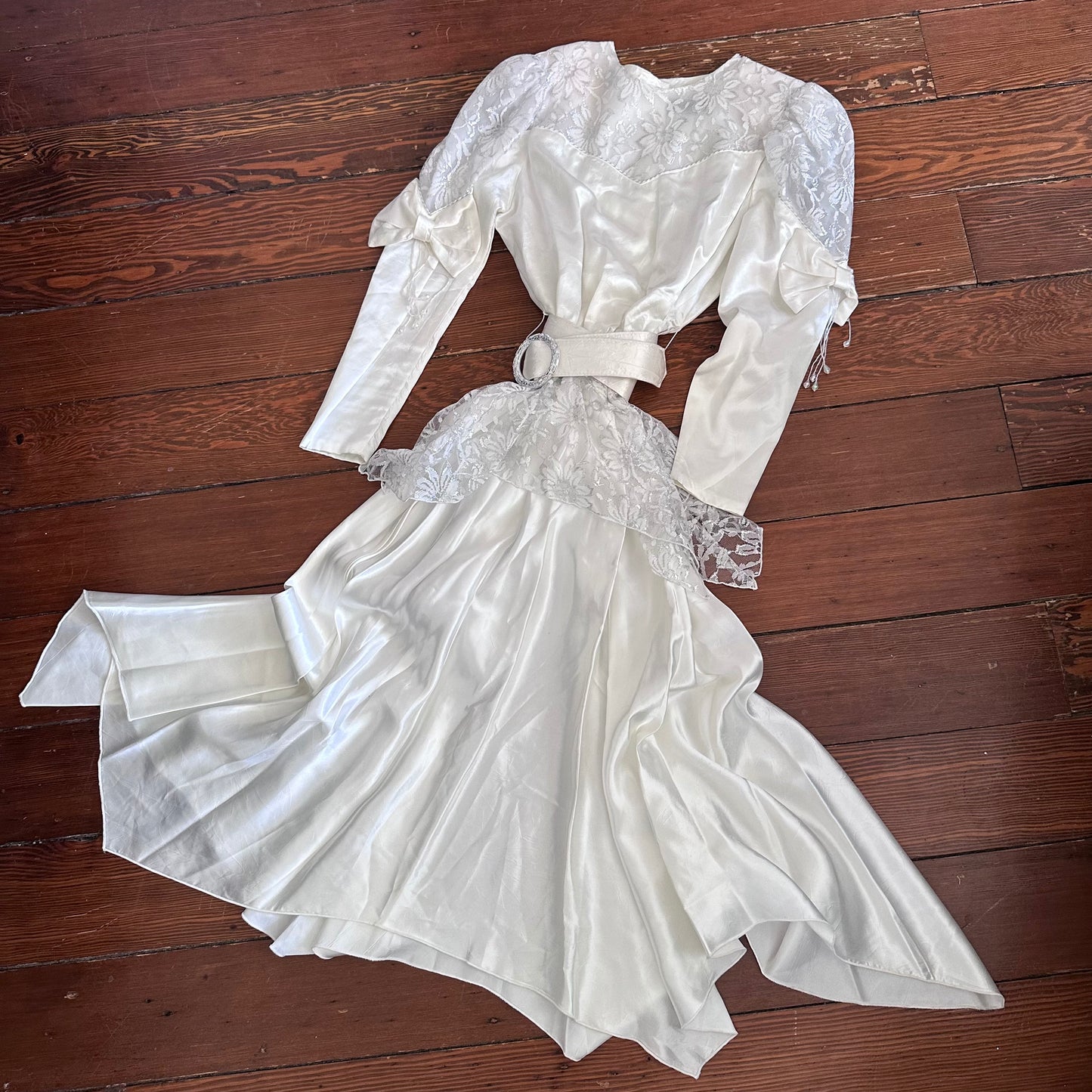 Vintage White Pear & Beaded Detailed Wedding Dress with Belt - Small