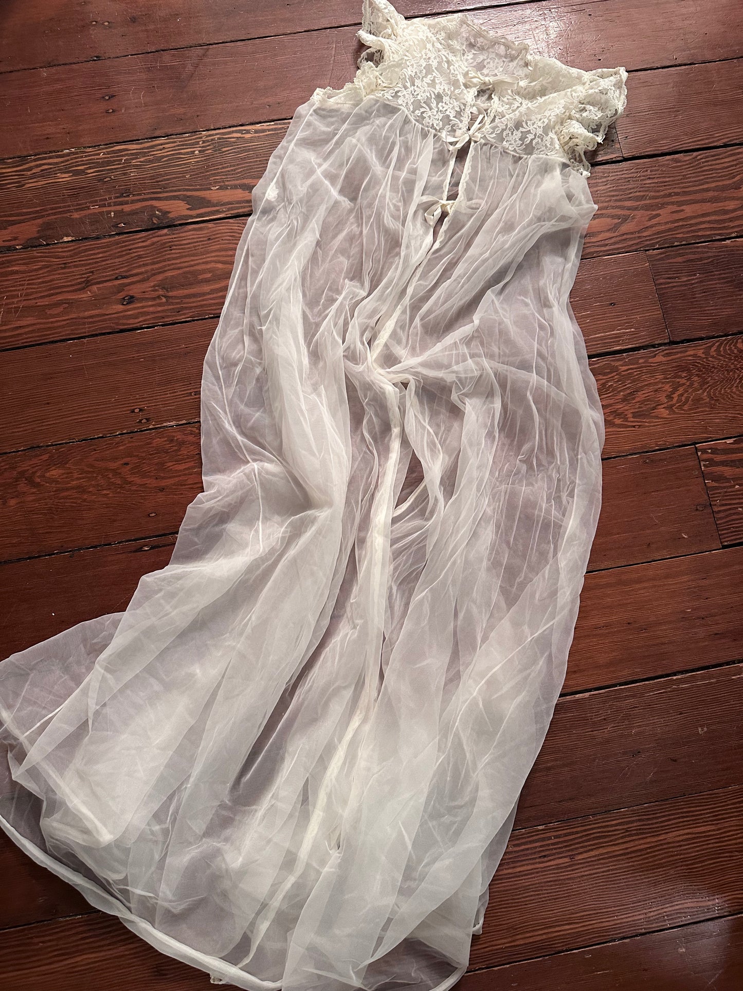Vintage Cream Peignoir Robe with Stunning Lace Details - Size XS