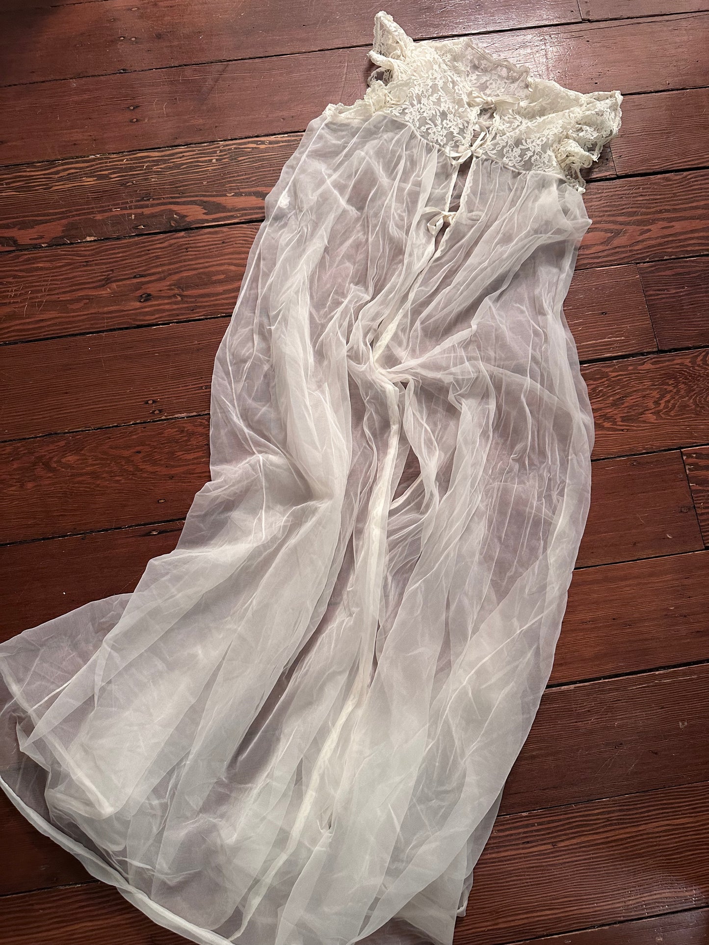 Vintage Cream Peignoir Robe with Stunning Lace Details - Size XS