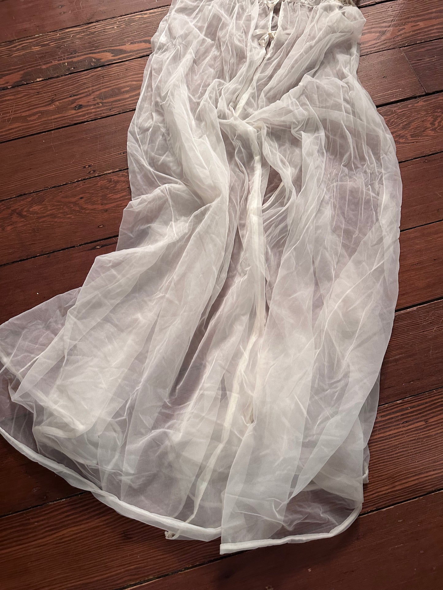 Vintage Cream Peignoir Robe with Stunning Lace Details - Size XS