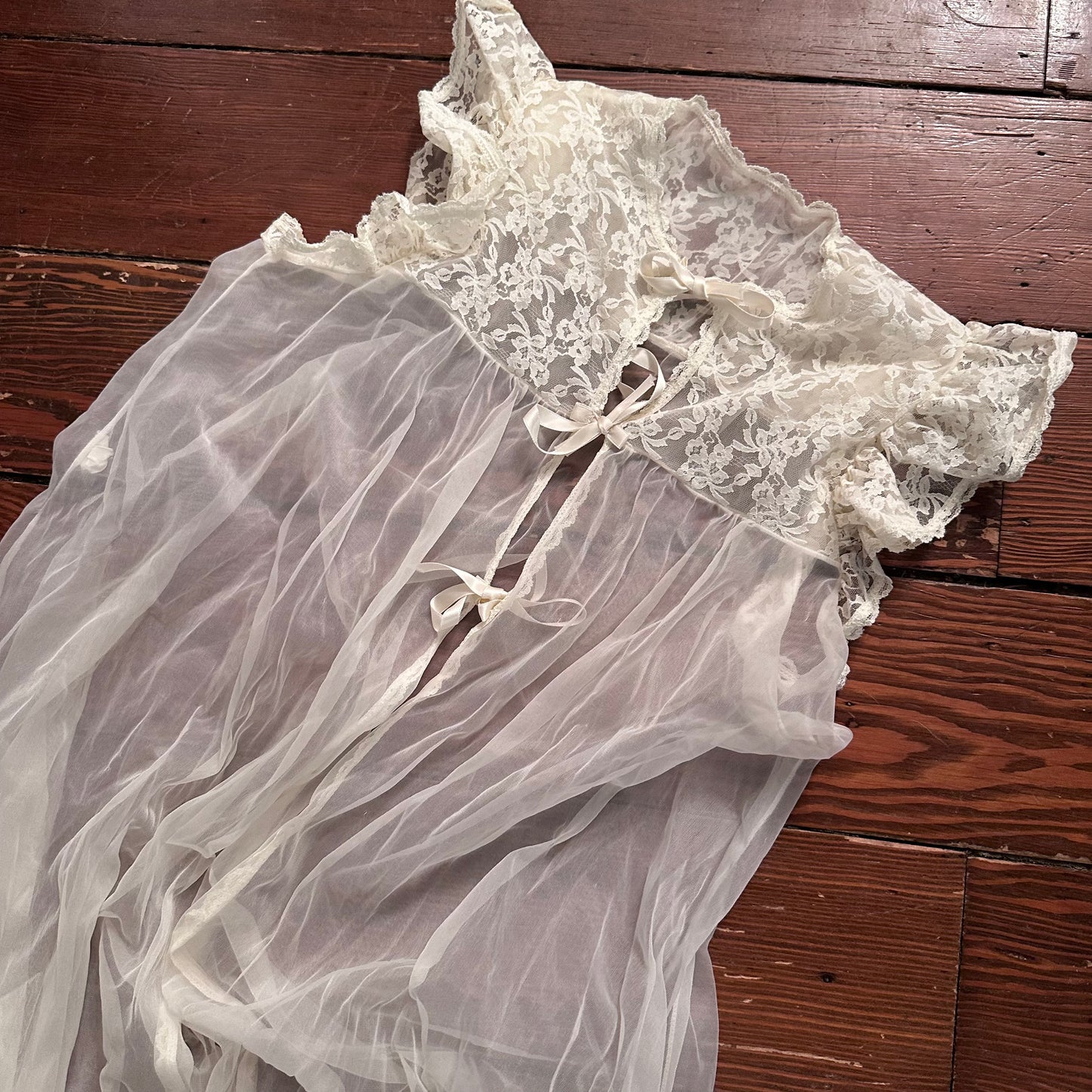 Vintage Cream Peignoir Robe with Stunning Lace Details - Size XS