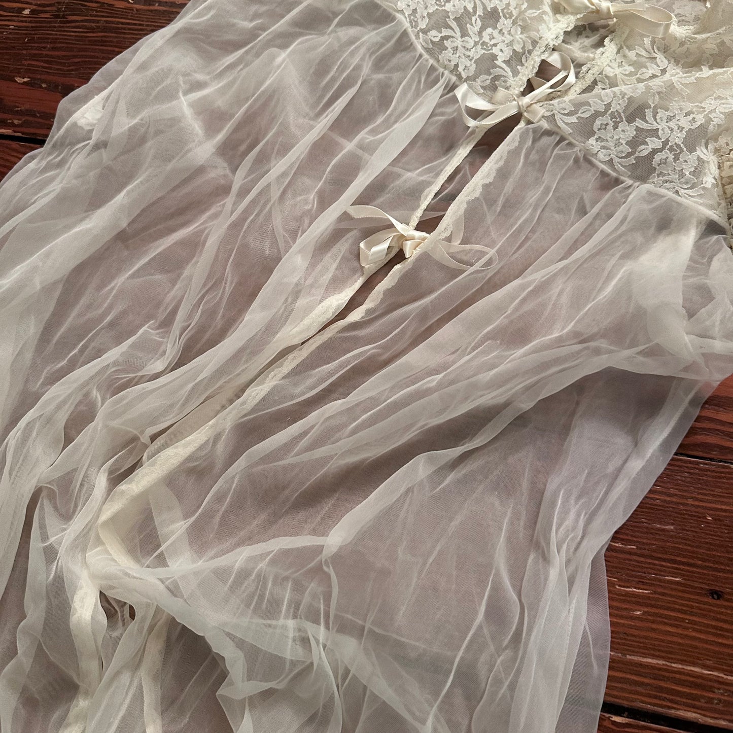 Vintage Cream Peignoir Robe with Stunning Lace Details - Size XS